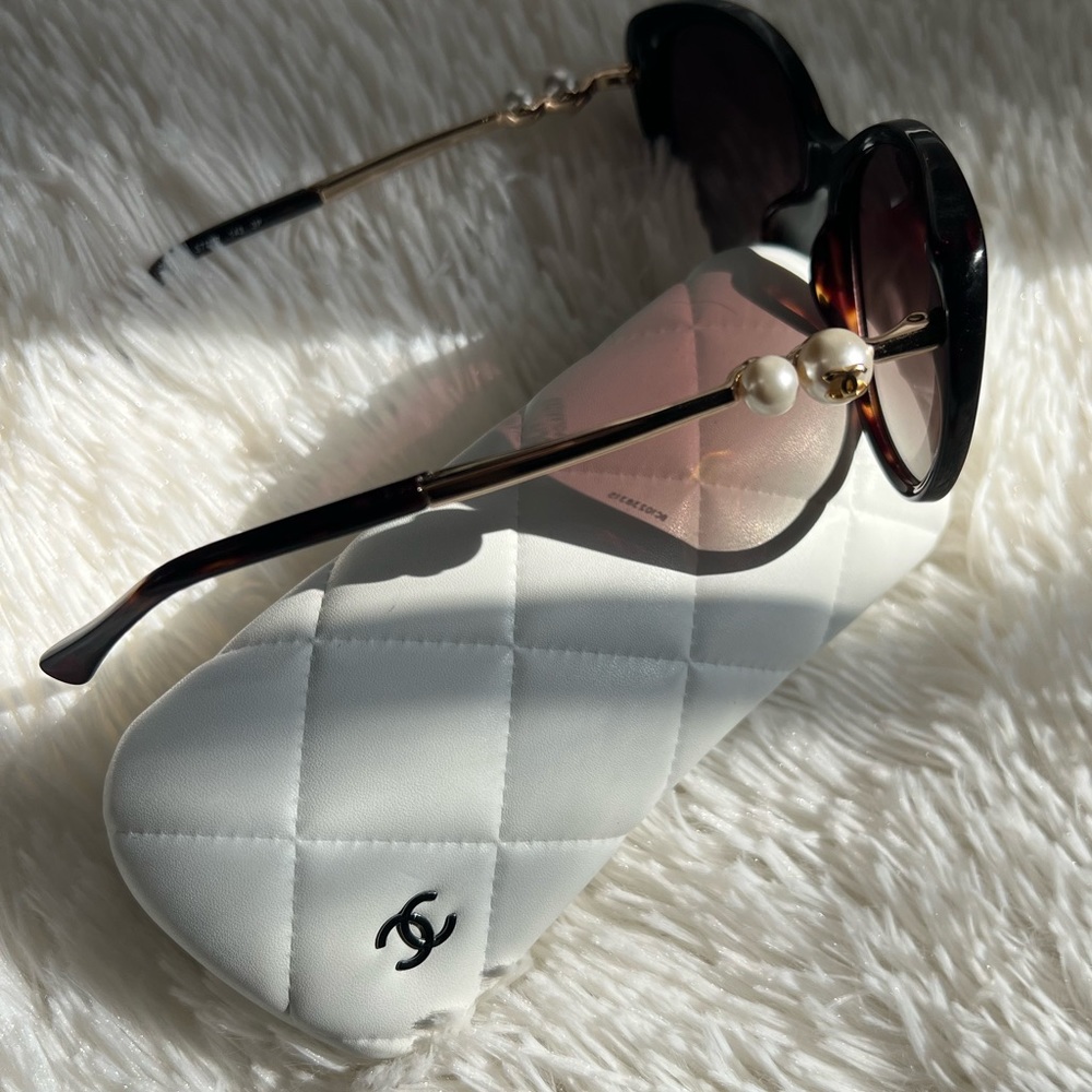 CHANEL Pearl Sunglasses